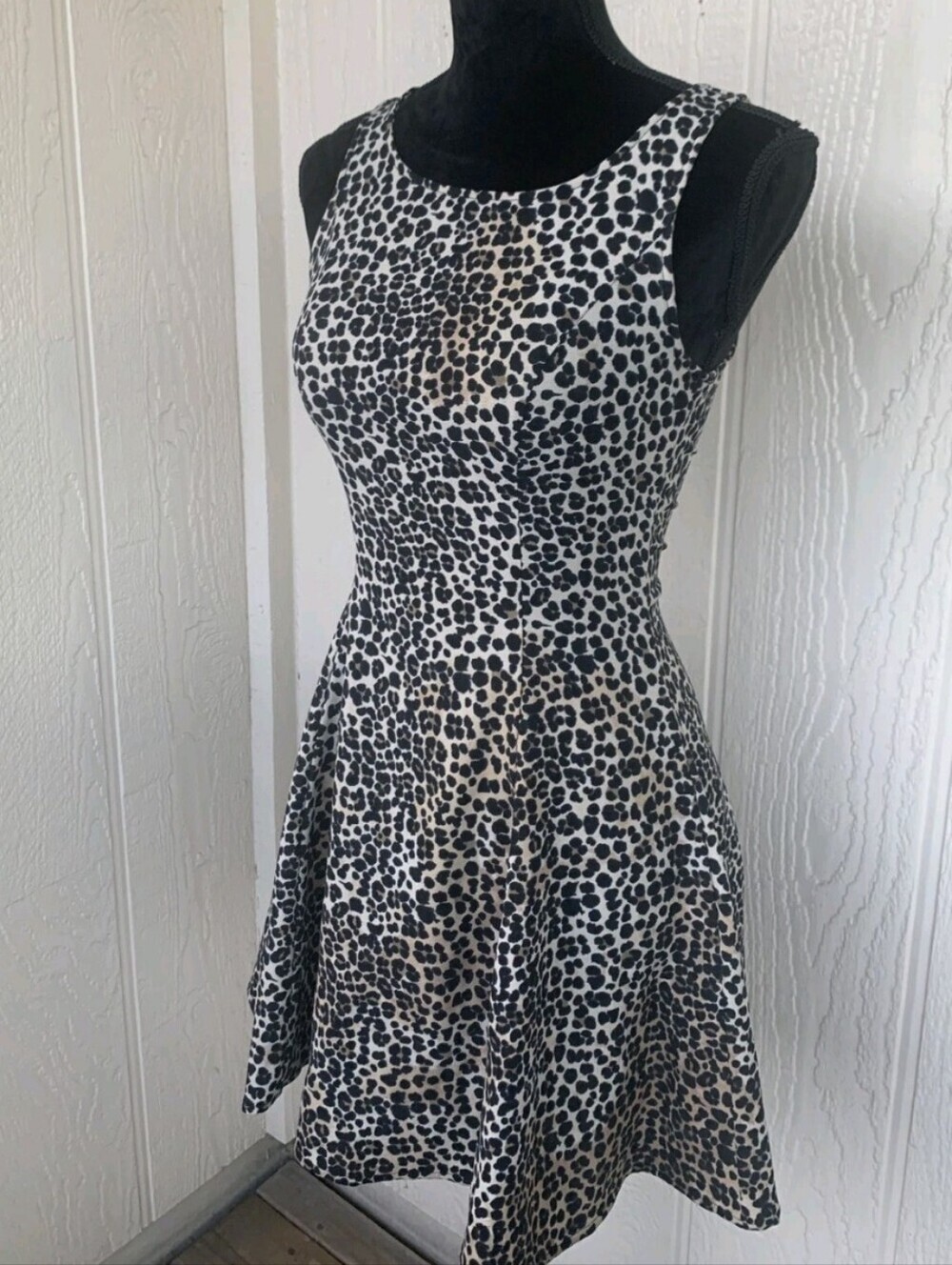 H&M Divided leopard print flowy skater mini dress sleeveless size 6
